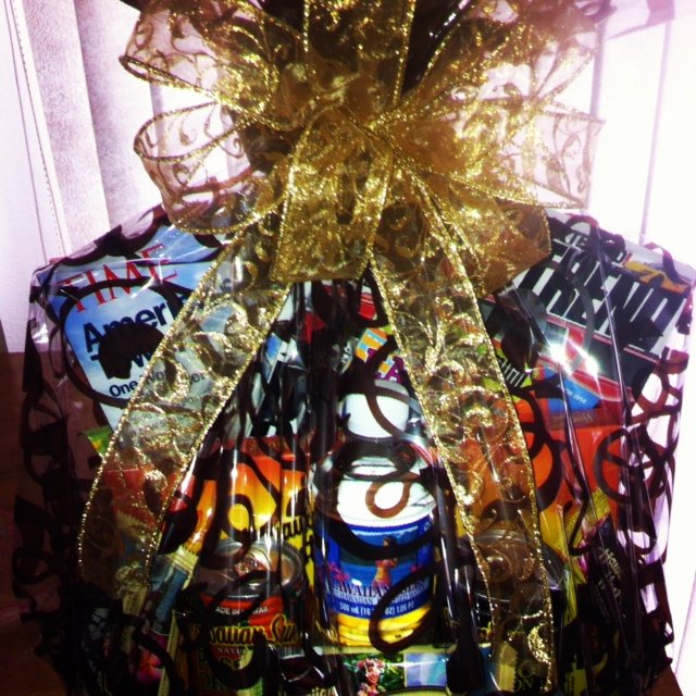 Gift baskets delivered to Maui residents with Hawaii products